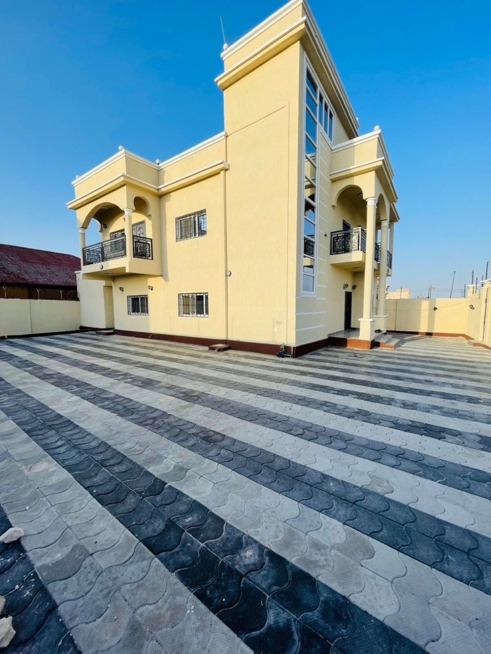 Villa courtyard paved in grey and black stripes